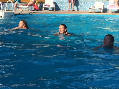Обучение плаванию взрослых в группе: безопасно и здорово!